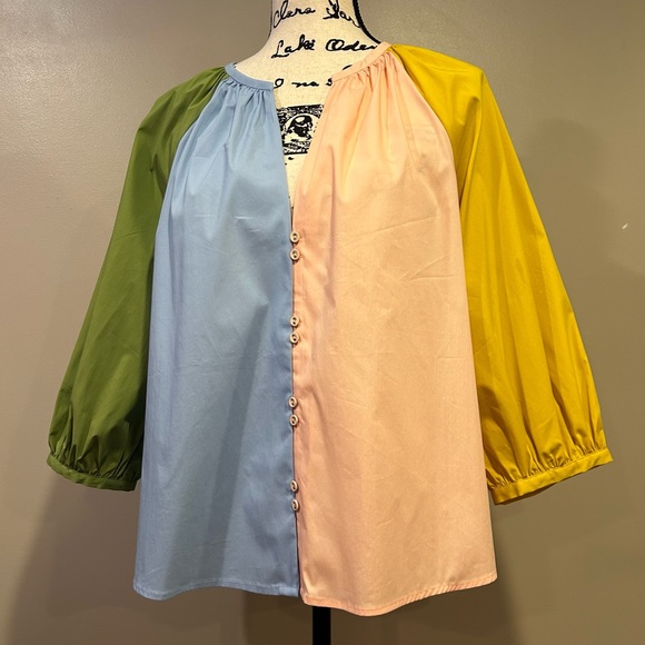 CROSBY by Mollie Burch 3/4 Balloon Sleeve Split V-Neck Button Front Rives Top - Picture 8 of 15